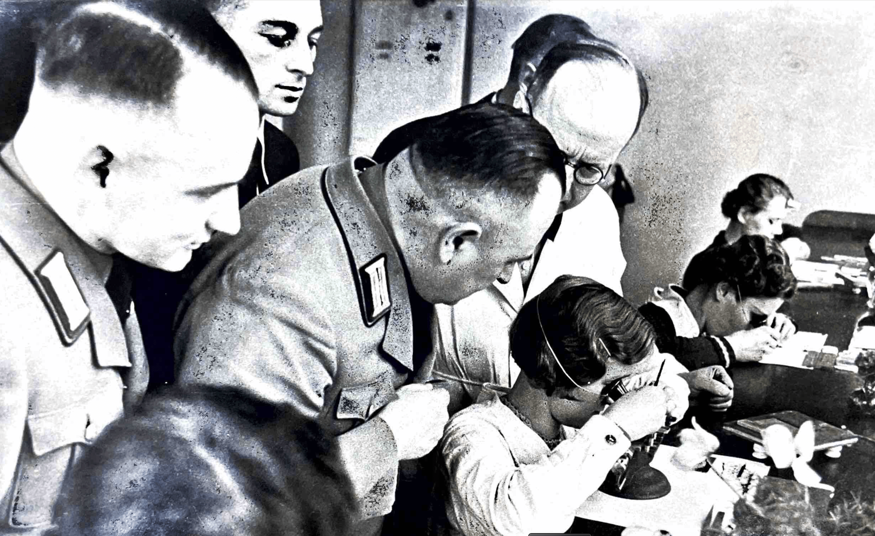 Inspektion der Herstellung von Waffen in der Feinindustrie